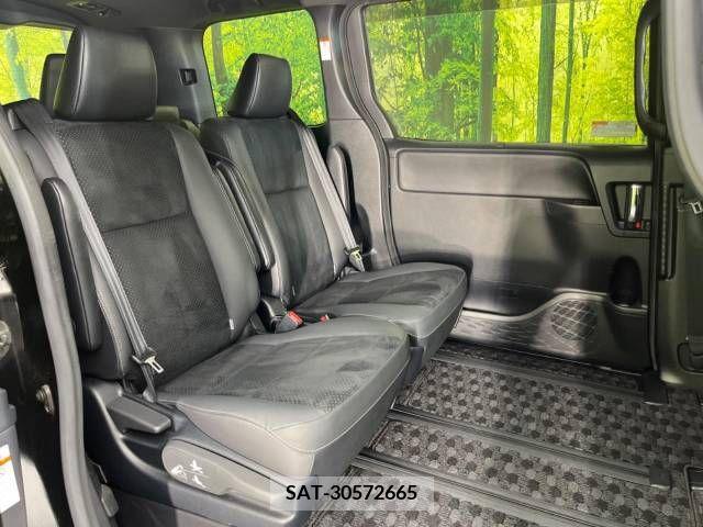 Toyota VOXY 2021-10 370319-9