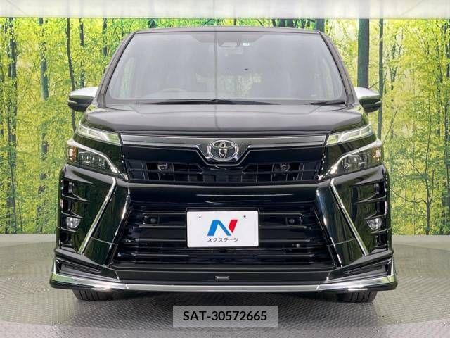 Toyota VOXY 2021-10 370319-15