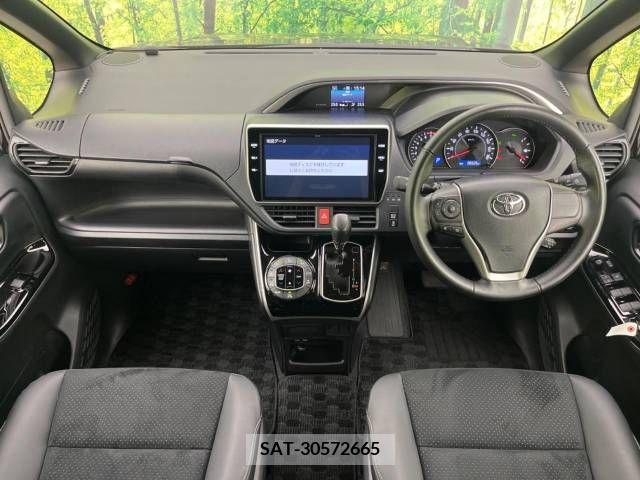Toyota VOXY 2021-10 370319-1