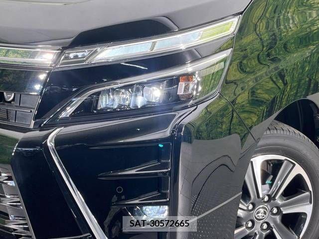 Toyota VOXY 2021-10 370319-13