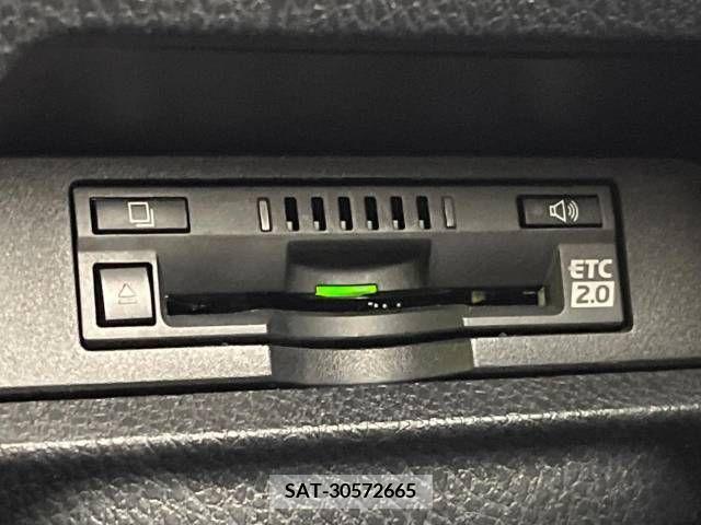 Toyota VOXY 2021-10 370319-6