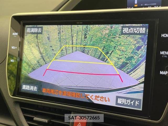 Toyota VOXY 2021-10 370319-5