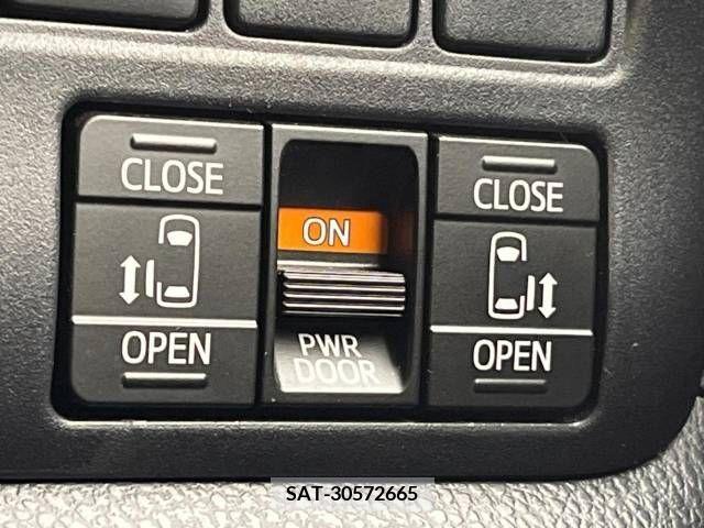Toyota VOXY 2021-10 370319-4