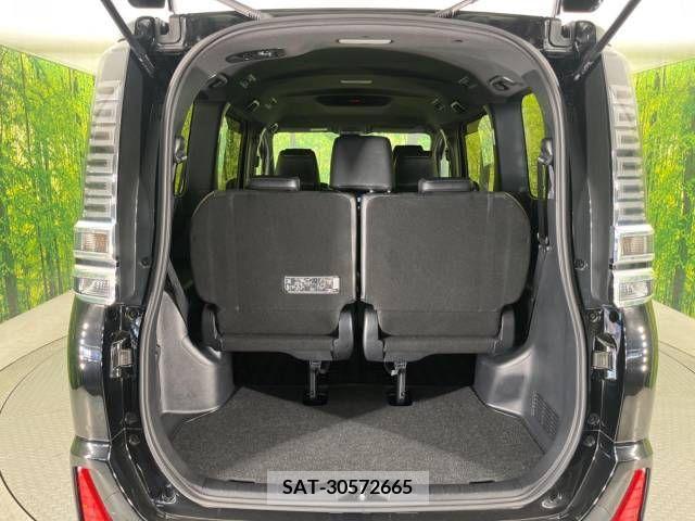 Toyota VOXY 2021-10 370319-11