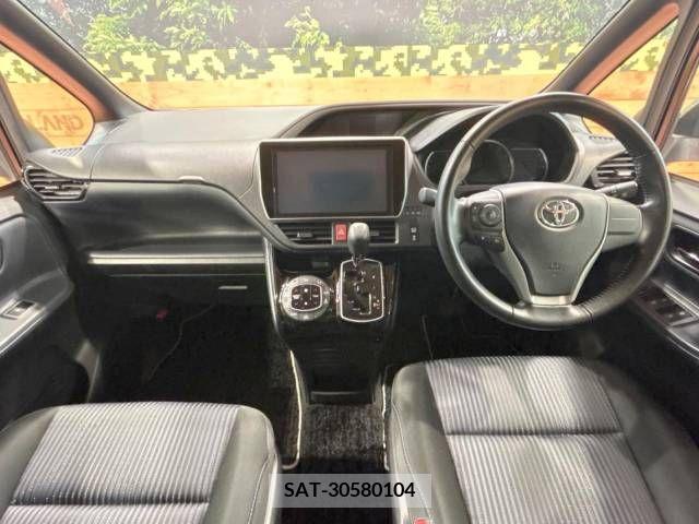 Toyota VOXY 2017-05 288859-1