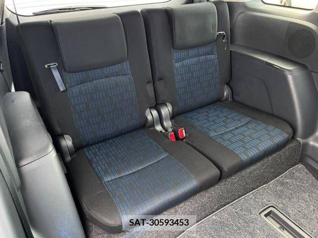 Toyota ISIS 2014-03 250558-10