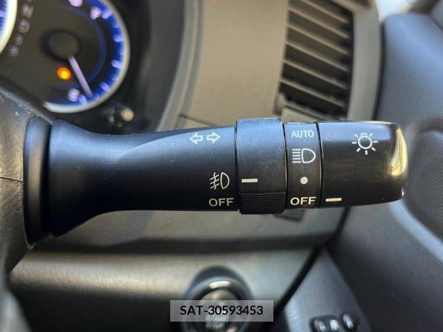 Toyota ISIS 2014-03 250558-7