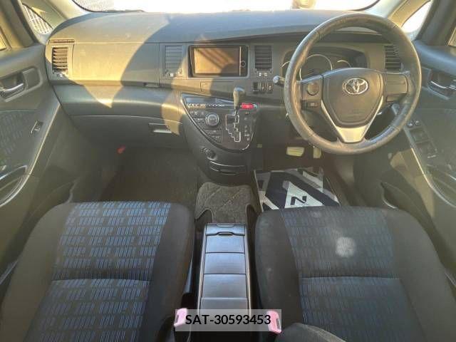 Toyota ISIS 2014-03 250558-1