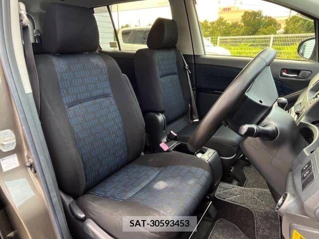 Toyota ISIS 2014-03 250558-8