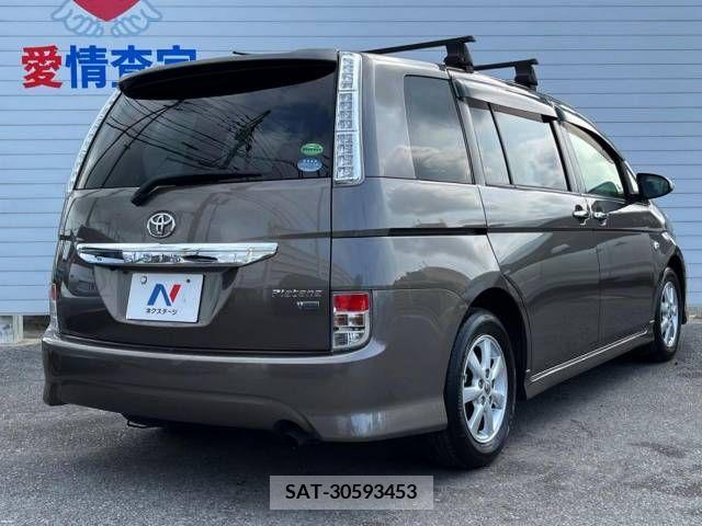 Toyota ISIS 2014-03 250558-18