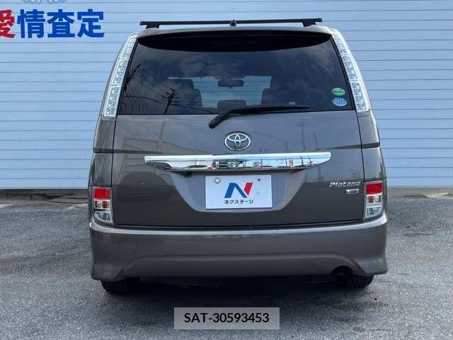 Toyota ISIS 2014-03 250558-16