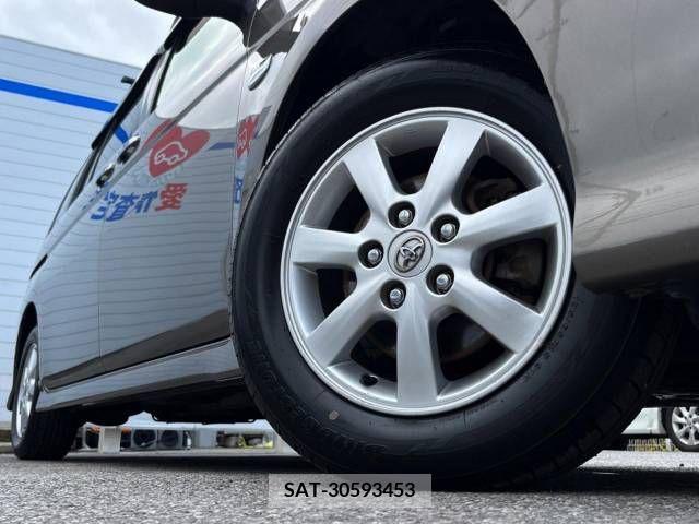 Toyota ISIS 2014-03 250558-14