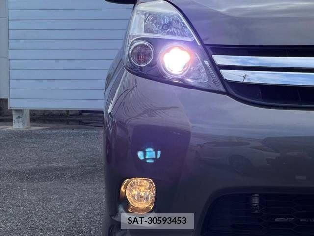 Toyota ISIS 2014-03 250558-13