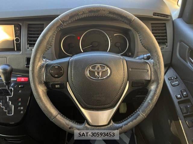Toyota ISIS 2014-03 250558-12