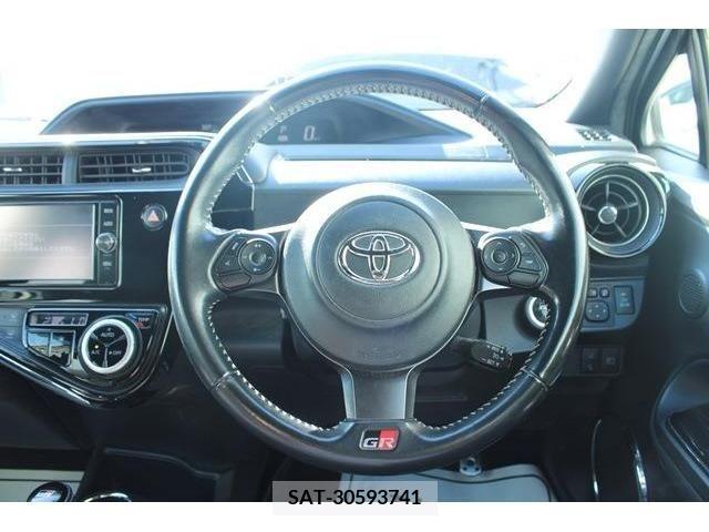 Toyota AQUA 2018-06 389340-17
