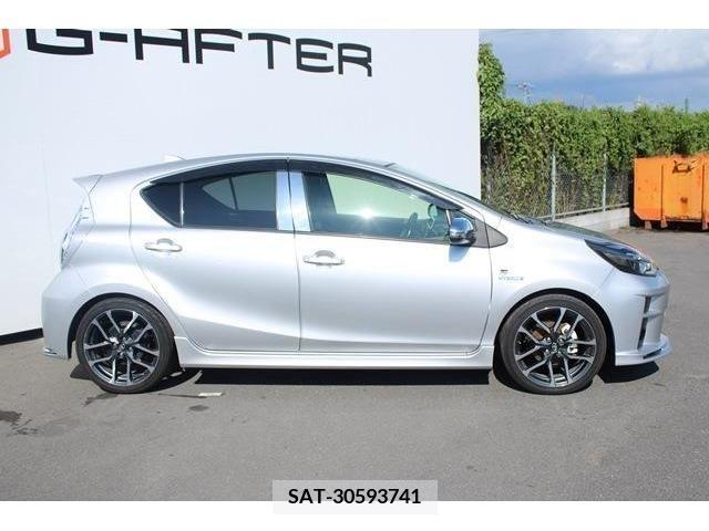 Toyota AQUA 2018-06 389340-7
