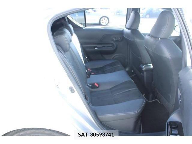 Toyota AQUA 2018-06 389340-15