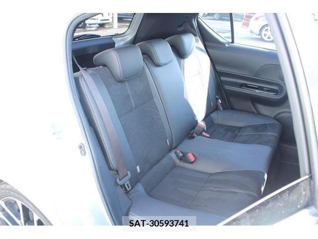 Toyota AQUA 2018-06 389340-14