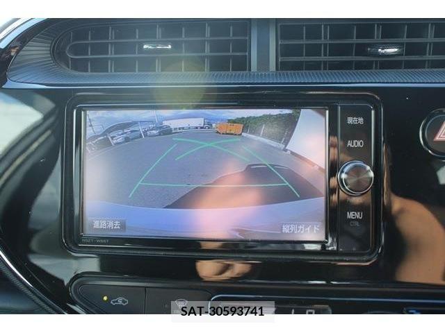 Toyota AQUA 2018-06 389340-3