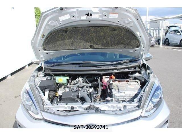 Toyota AQUA 2018-06 389340-1
