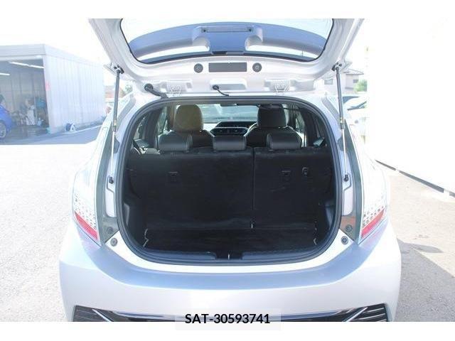 Toyota AQUA 2018-06 389340-18