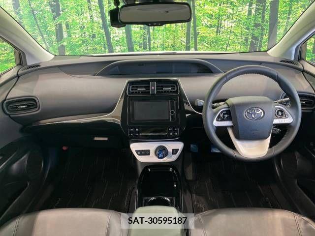 Toyota PRIUS 2018-06 330932-1