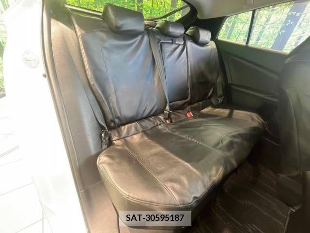Toyota PRIUS 2018-06 330932-9