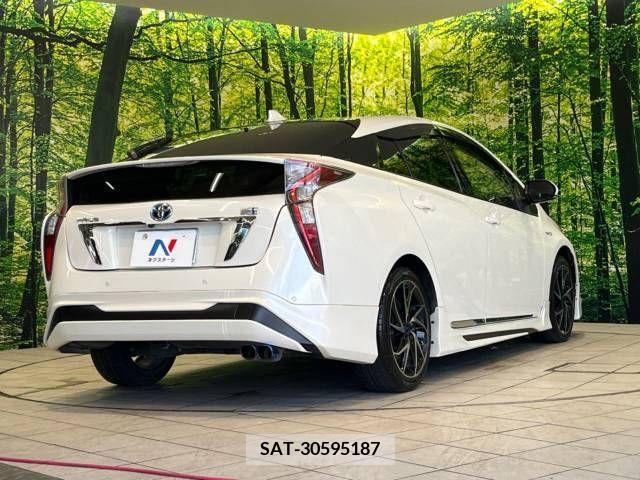 Toyota PRIUS 2018-06 330932-17