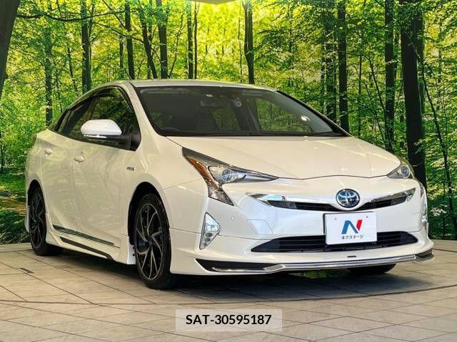 Toyota PRIUS 2018-06 330932-16