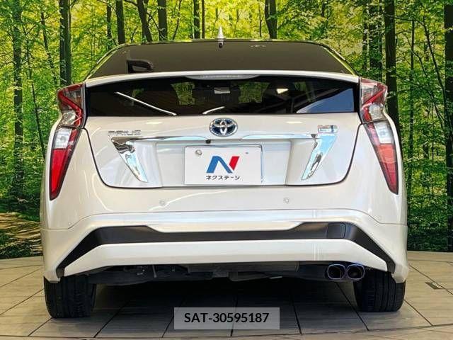 Toyota PRIUS 2018-06 330932-15