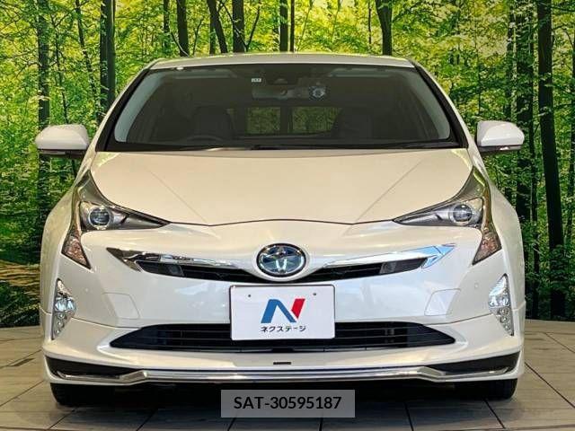 Toyota PRIUS 2018-06 330932-14