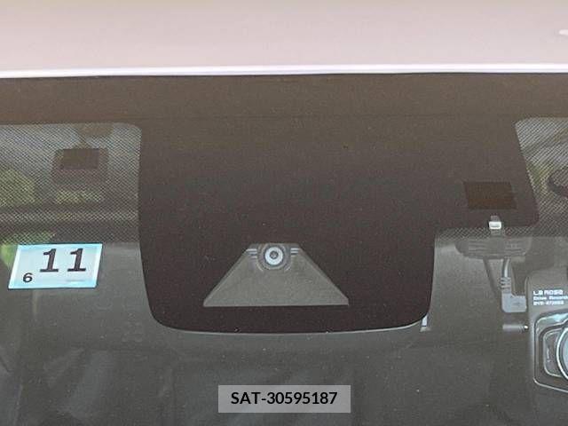 Toyota PRIUS 2018-06 330932-5