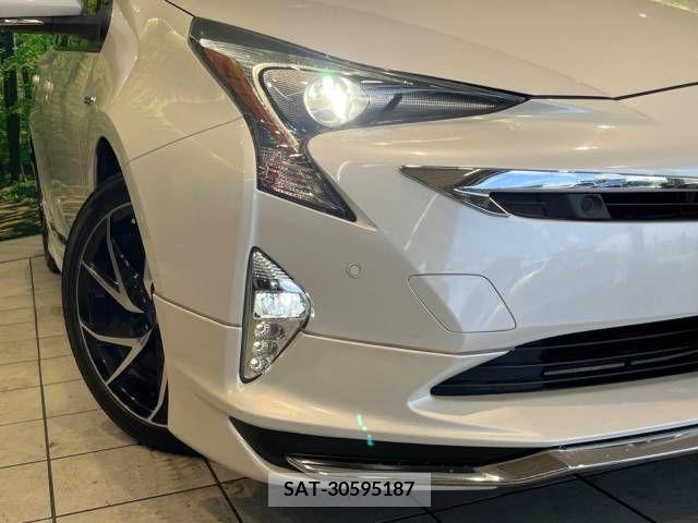 Toyota PRIUS 2018-06 330932-12