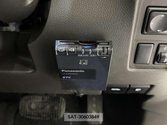 Nissan CUBE 2011-06 222114-16