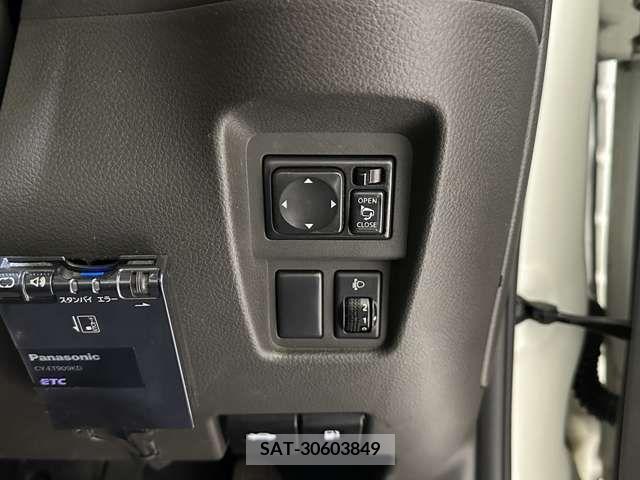 Nissan CUBE 2011-06 222114-15