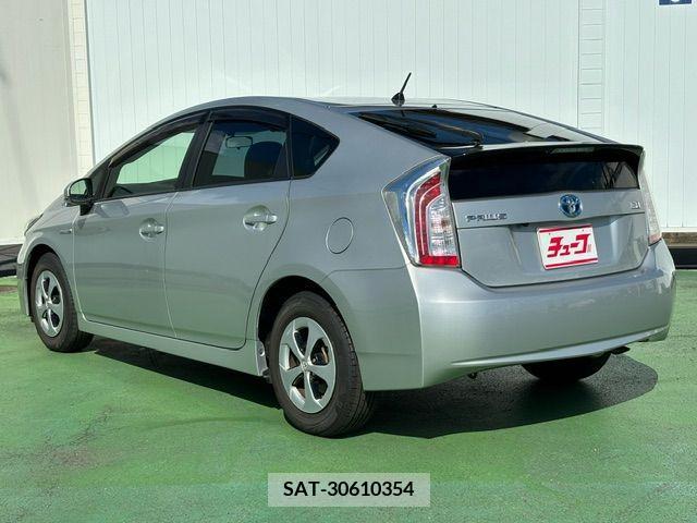 Toyota PRIUS 2013-03 366560-8