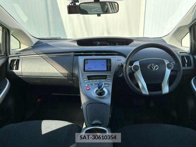 Toyota PRIUS 2013-03 366560-1