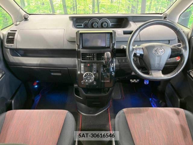 Toyota VOXY 2011-01 253026-1