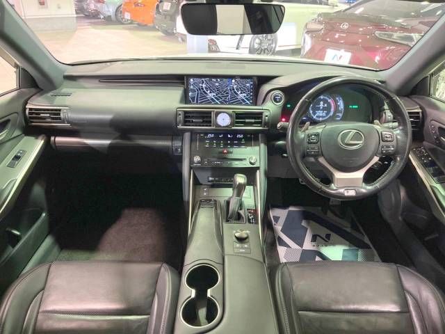 Lexus IS 2017-03 25353-1