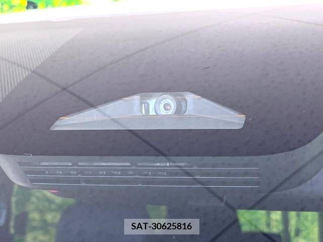 Toyota VOXY 2023-04 206333-4
