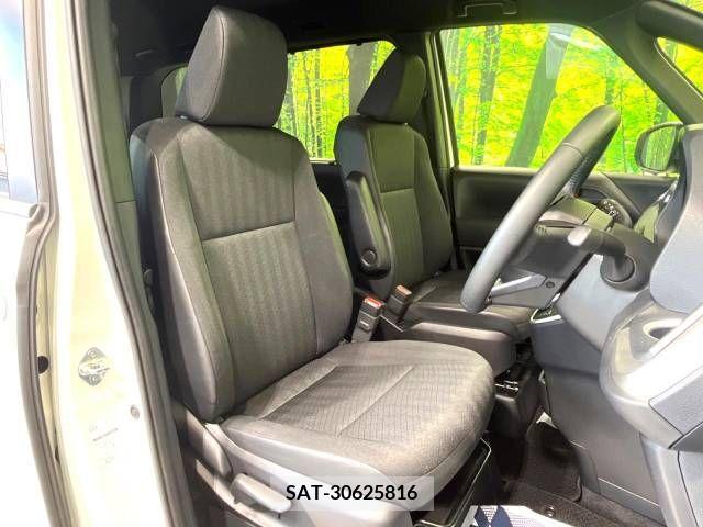 Toyota VOXY 2023-04 206333-8