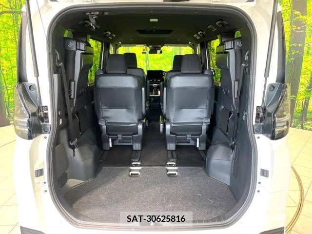 Toyota VOXY 2023-04 206333-11