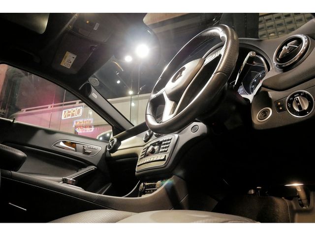 Mercedes Benz GLA-CLASS 2014-09 4221-12