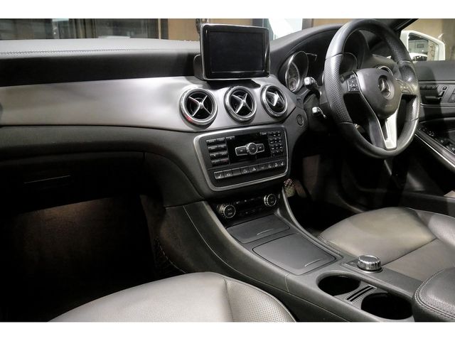 Mercedes Benz GLA-CLASS 2014-09 4221-16