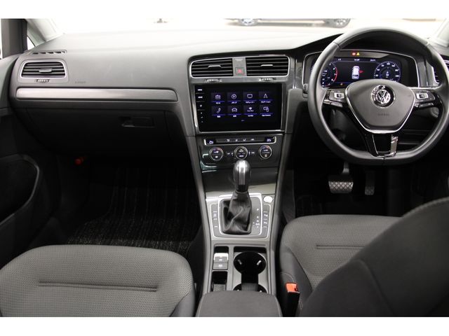 VolksWagen GOLF VARIANT 2020-09 9702-1