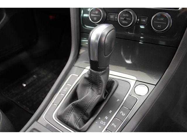 VolksWagen GOLF VARIANT 2020-09 9702-4
