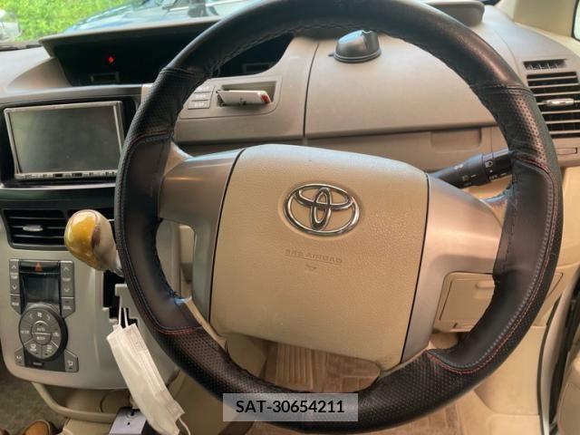 Toyota NOAH 2009-12 392836-11