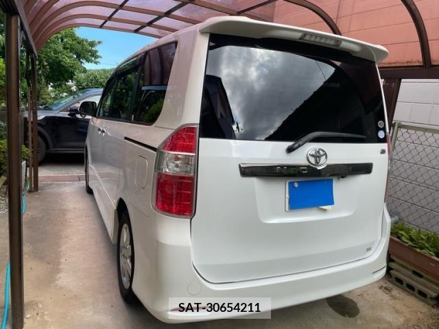Toyota NOAH 2009-12 392836-1