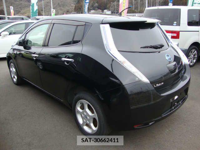 Nissan LEAF 2012-08 221144-2