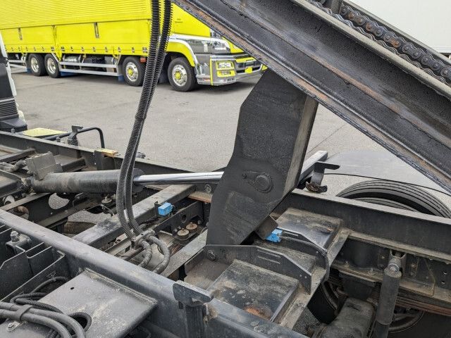 Mitsubishi CANTER 2018-05 187523-27